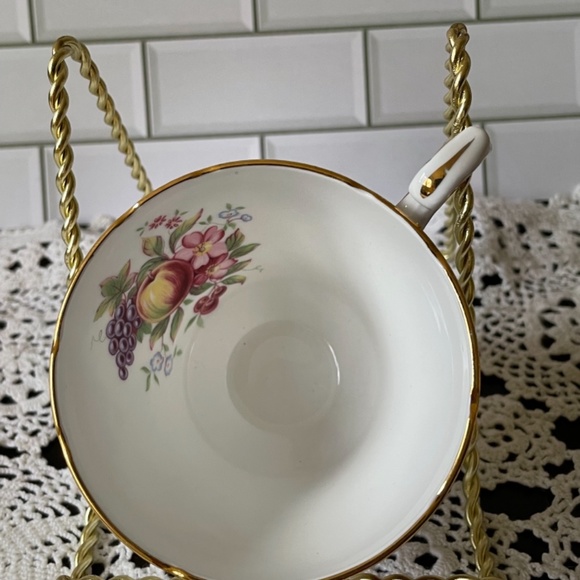 Paragon red and gold saucer and tea cup / fruit image Bone China made in England - Picture 11 of 12